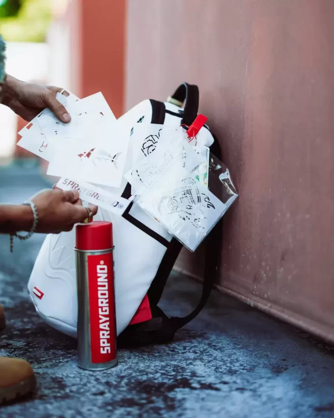 ARTISTA DE GRAFITI – DISEÑA TU PROPIA MOCHILA – INCLUYE 9 PLANTILLAS ARTISTA DE GRAFITI – DISEÑA TU PROPIA MOCHILA – INCLUYE 9 PLANTILLAS