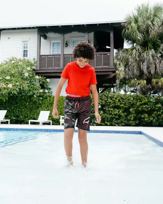 BAÑADORES A CUADROS Y CAMUFLAJE PARA NIÑOS BAÑADORES A CUADROS Y CAMUFLAJE PARA NIÑOS