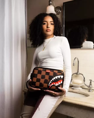 BOLSA DE ASEO SHARKS IN PARIS VANQUISH