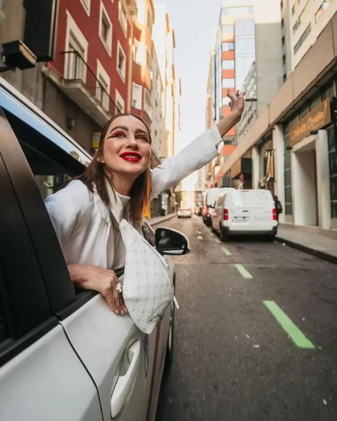 BOLSO CRUZADO CON ESTAMPADO DE DINERO Y POLVO BOLSO CRUZADO CON ESTAMPADO DE DINERO Y POLVO