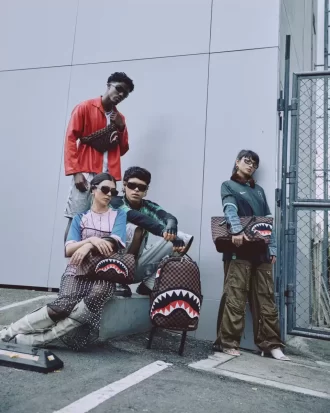 Bolso cruzado KiotoKnit Sharks en París
