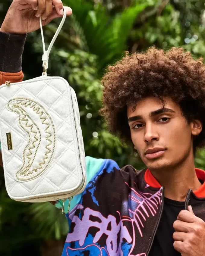 BOLSO DE ASEO RIVIERA LE BLANC CON CADENA DORADA Y DISQUERO BOLSO DE ASEO RIVIERA LE BLANC CON CADENA DORADA Y DISQUERO