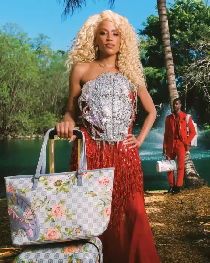BOLSO DE ENERGÍA ELEGANTE DE INTELIGENCIA AFRICANA CON IA – COLABORACIÓN CON SANDFLOWER BOLSO DE ENERGÍA ELEGANTE DE INTELIGENCIA AFRICANA CON IA – COLABORACIÓN CON SANDFLOWER
