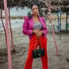 BOLSO DE MANO TIBURÓN CON CADENA DORADA Y QUILTADO NOIR BOLSO DE MANO TIBURÓN CON CADENA DORADA Y QUILTADO NOIR