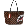 Bolso de piel con estampado de tiburones en París Bolso de piel con estampado de tiburones en París