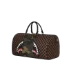BOLSO DE VIAJE EXTERIOR CON CREMALLERA DORADA Y BOLSILLO CON CREMALLERA «TIBURONES EN PARÍS» BOLSO DE VIAJE EXTERIOR CON CREMALLERA DORADA Y BOLSILLO CON CREMALLERA «TIBURONES EN PARÍS»