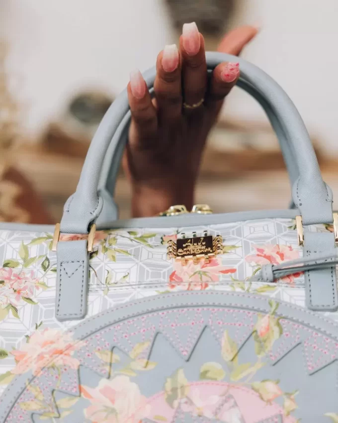 BOLSO DE VIAJE MINI ELEGANT ENERGY DE INTELIGENCIA AFRICANA – COLABORACIÓN CON FLORES DE ARENA BOLSO DE VIAJE MINI ELEGANT ENERGY DE INTELIGENCIA AFRICANA – COLABORACIÓN CON FLORES DE ARENA