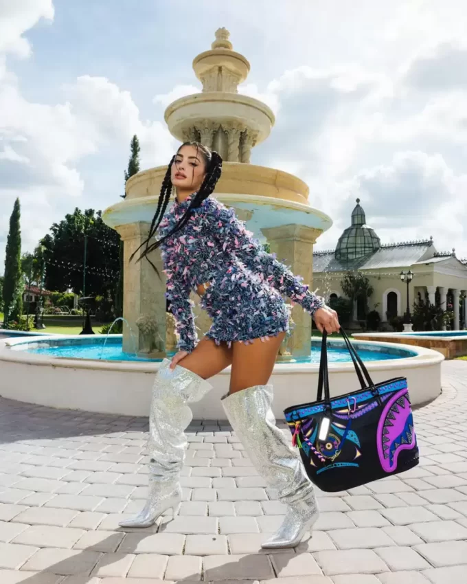 Bolso tote A.I. 12 – Colaboración Sandflower Brooklyn & Beyond Bolso tote A.I. 12 – Colaboración Sandflower Brooklyn & Beyond