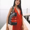 Bolso tote gris con estampado de mordida de tiburón en París Bolso tote gris con estampado de mordida de tiburón en París
