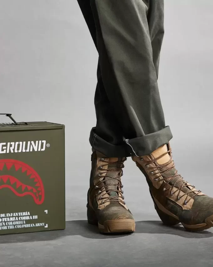 Botas de paracaidista Camuflaje Terrestre Fuerza Cobra – Hechas en Colombia, edición limitada 1/280 pares Botas de paracaidista Camuflaje Terrestre Fuerza Cobra – Hechas en Colombia, edición limitada 1/280 pares