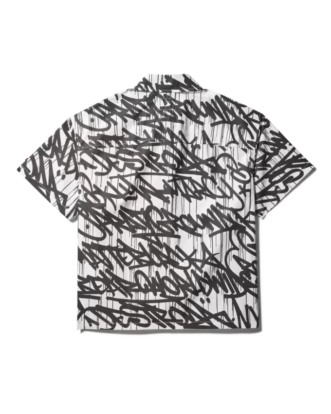 CAMISA DE MANGA CORTA CON ABOTONES Y ESTAMPADO DE GRAFFITI CAMISA DE MANGA CORTA CON ABOTONES Y ESTAMPADO DE GRAFFITI