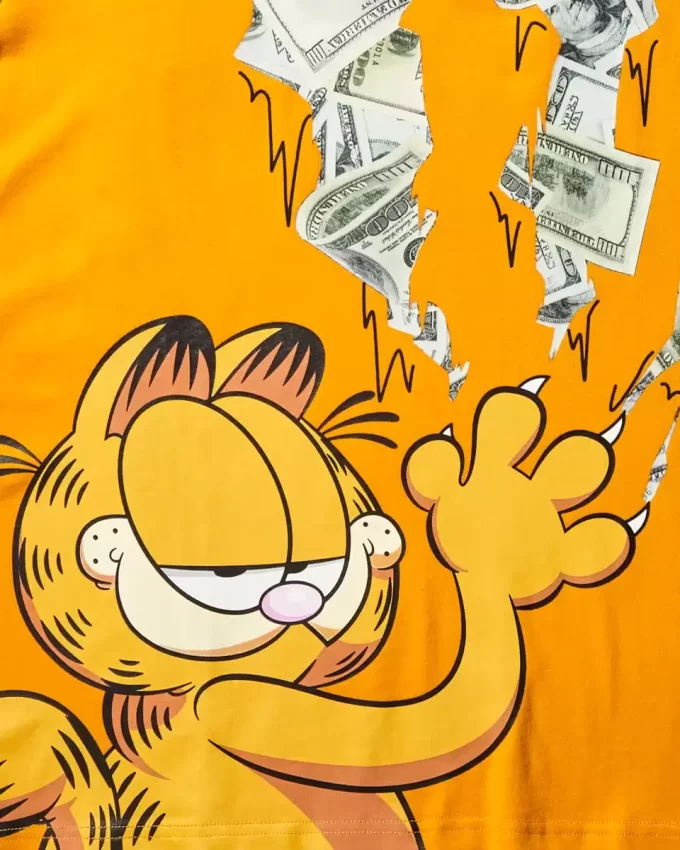 CAMISETA CON ESTAMPADO DE GARFIELD CAT STRATCH (NARANJA)