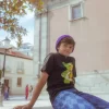 Camiseta negra de osito anatómico para jóvenes