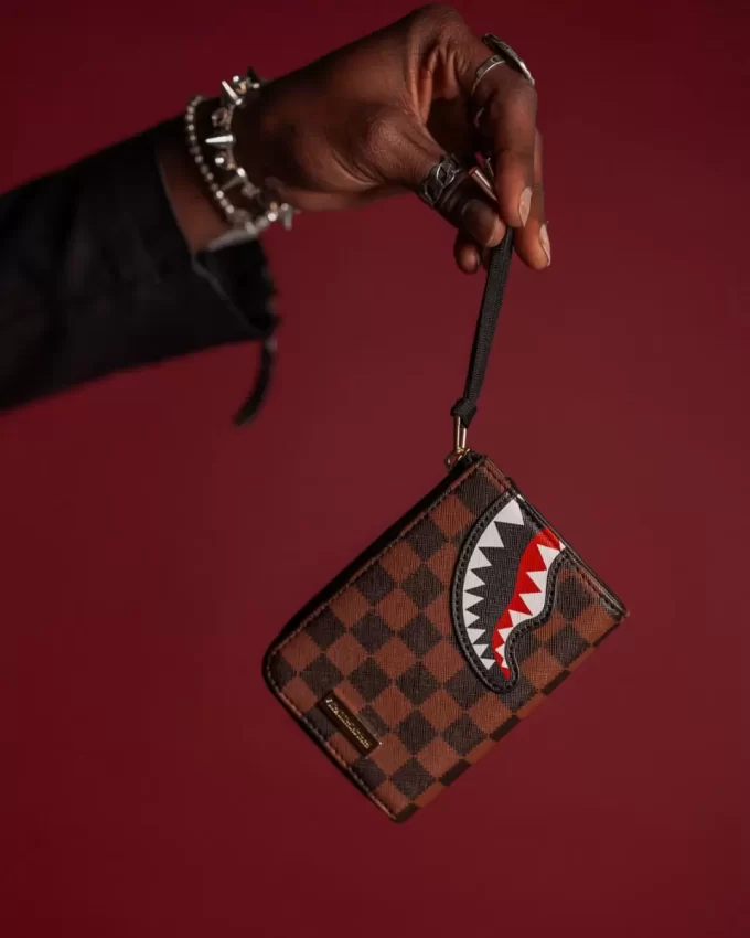 CARTERA DE TIBURONES DIENTES DE SIERRA EN PARÍS