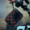 Cartera Henny Lock Sharks en París Cartera Henny Lock Sharks en París