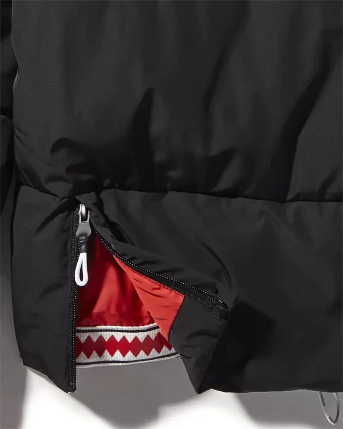 CHAQUETA ACOLCHADA CON PARCHE DE GRAFITI CHAQUETA ACOLCHADA CON PARCHE DE GRAFITI