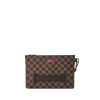 CLUTCH DE TRABAJO CRUZADO CON EL TOQUE DE LOS ARTISTAS