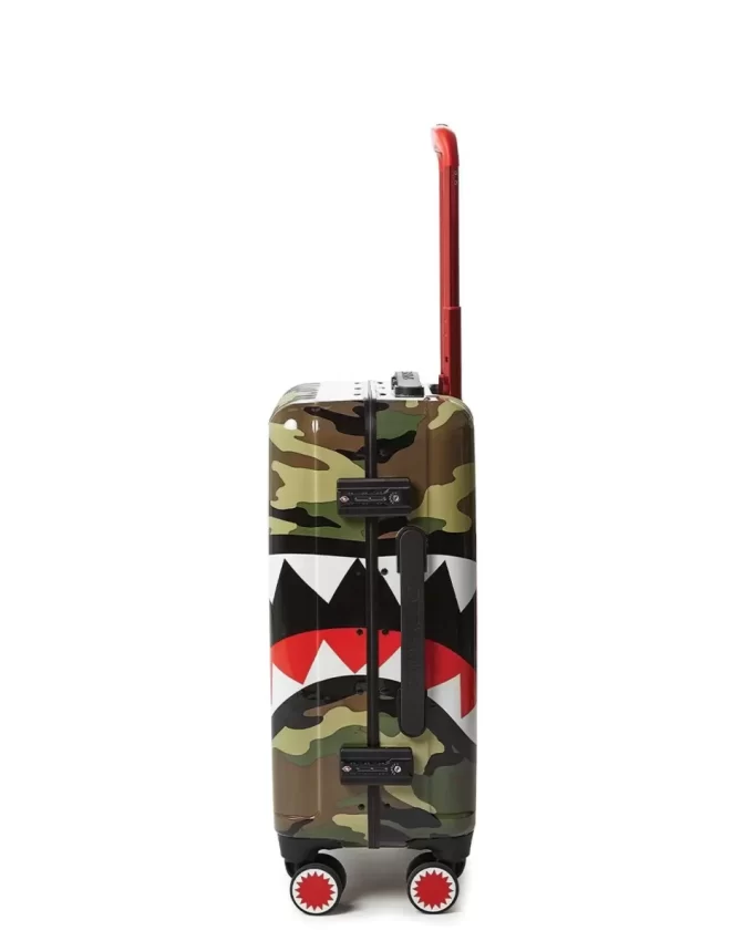 EQUIPAJE DE MANO SHARKNAUTICS (CAMUFLAJE) DE 21,5” EQUIPAJE DE MANO SHARKNAUTICS (CAMUFLAJE) DE 21,5”