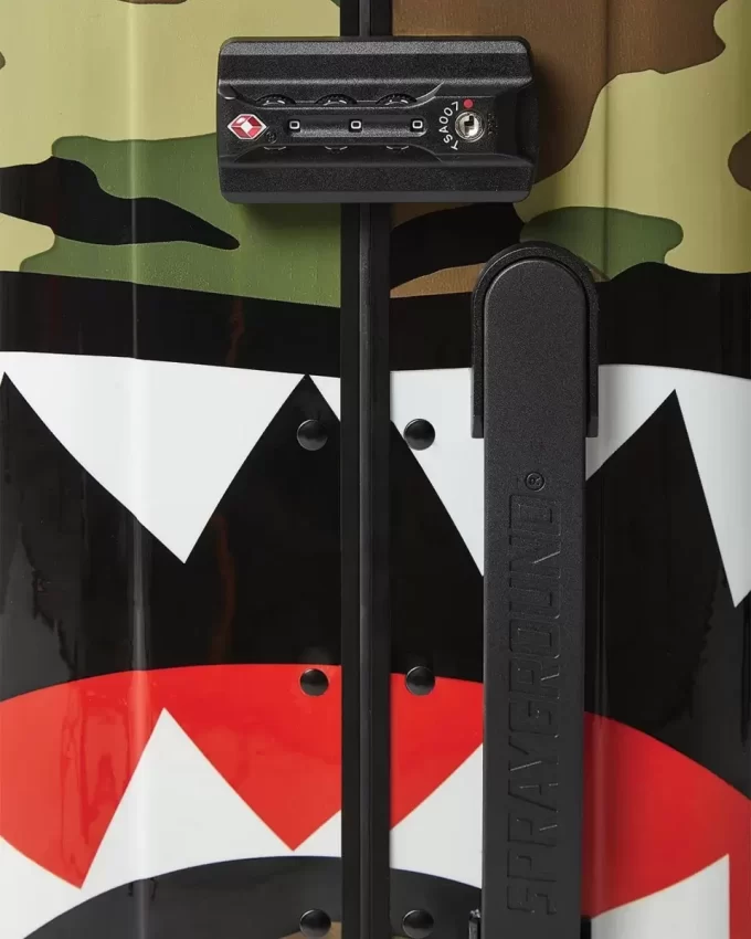 EQUIPAJE DE MANO SHARKNAUTICS (CAMUFLAJE) DE 21,5” EQUIPAJE DE MANO SHARKNAUTICS (CAMUFLAJE) DE 21,5”
