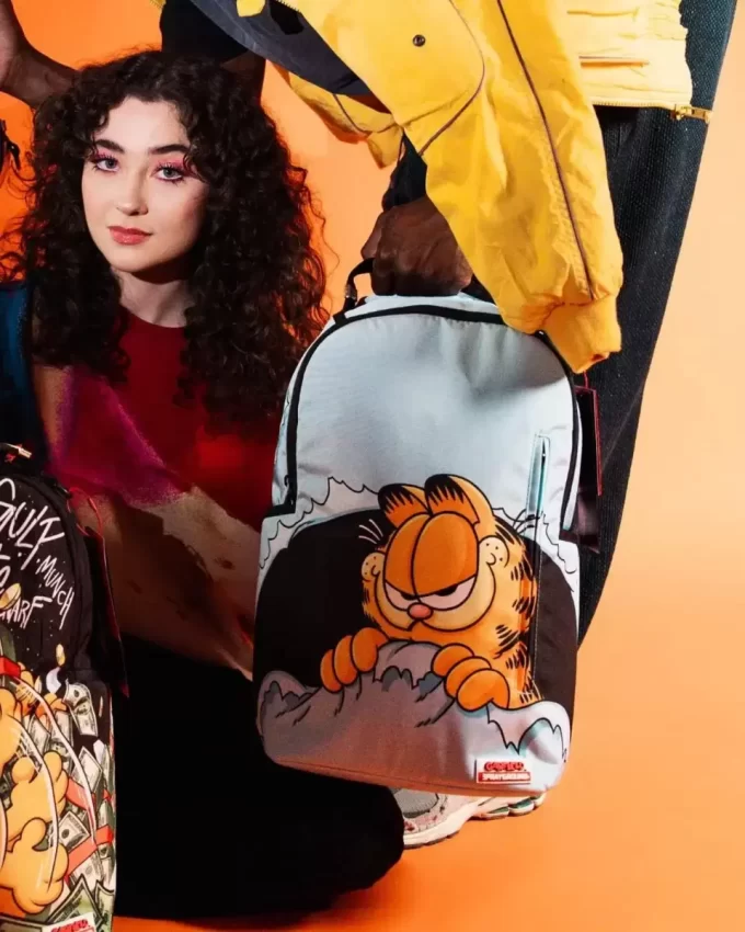GARFIELD, EL MALO, POR ROMPER LA MOCHILA SHARKMOUTH DLXSR