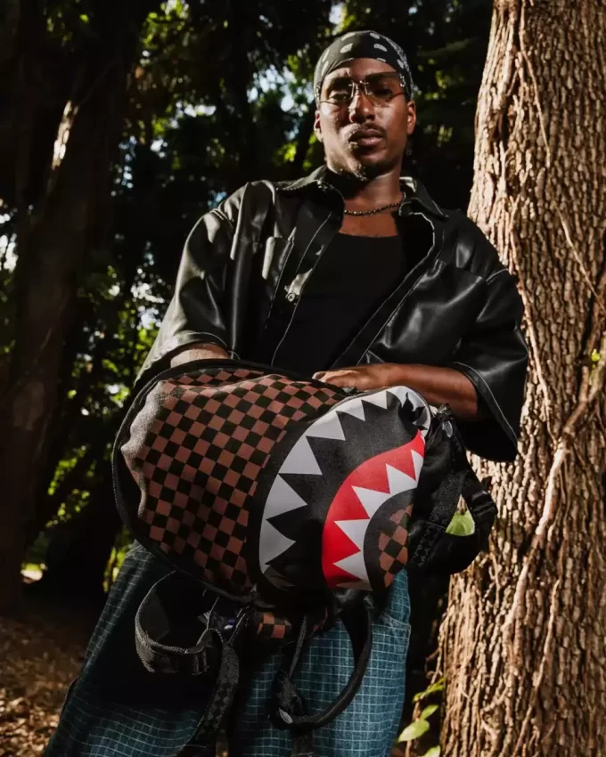¡¡¡IMPOSIBLE!!! ¡¡¡MOCHILA REVERSIBLE: DE TERCIOPELO MORADO A LA MOCHILA OG SHARKS IN PARIS!!!