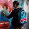 JORGE RODRIGUEZ, EL ARTISTA, COLABORACIÓN, DRIPS, MOCHILA DE TIBURONES