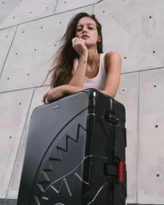 EQUIPAJE DE TAMAÑO COMPLETO DE 29″ CON DISEÑO DE TIBURONES