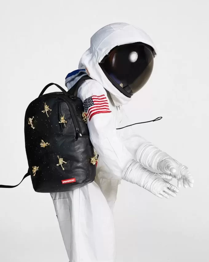 LA MOCHILA DE PERDIDOS EN EL ESPACIO (10 ASTRONAUTAS 3D DE METAL DORADO) LA MOCHILA DE PERDIDOS EN EL ESPACIO (10 ASTRONAUTAS 3D DE METAL DORADO)