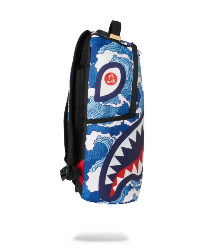LA OLA DEL TIBURÓN (fabricada con botellas de plástico 100% recicladas del océano) LA OLA DEL TIBURÓN (fabricada con botellas de plástico 100% recicladas del océano)