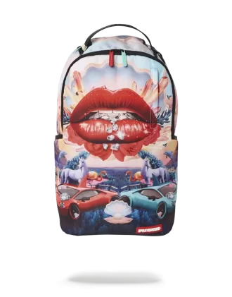 LABIOS Y MOCHILA FAMOSA