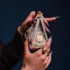 Llavero con mochila de energía elegante de inteligencia africana con IA Llavero con mochila de energía elegante de inteligencia africana con IA