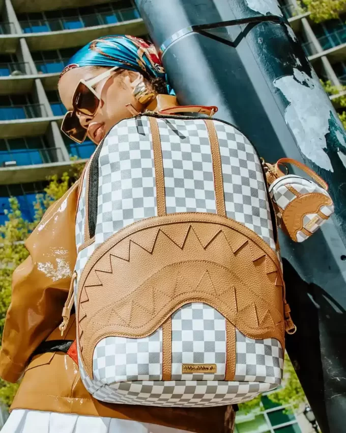 LLAVERO DE MOCHILA HENNY LATTE