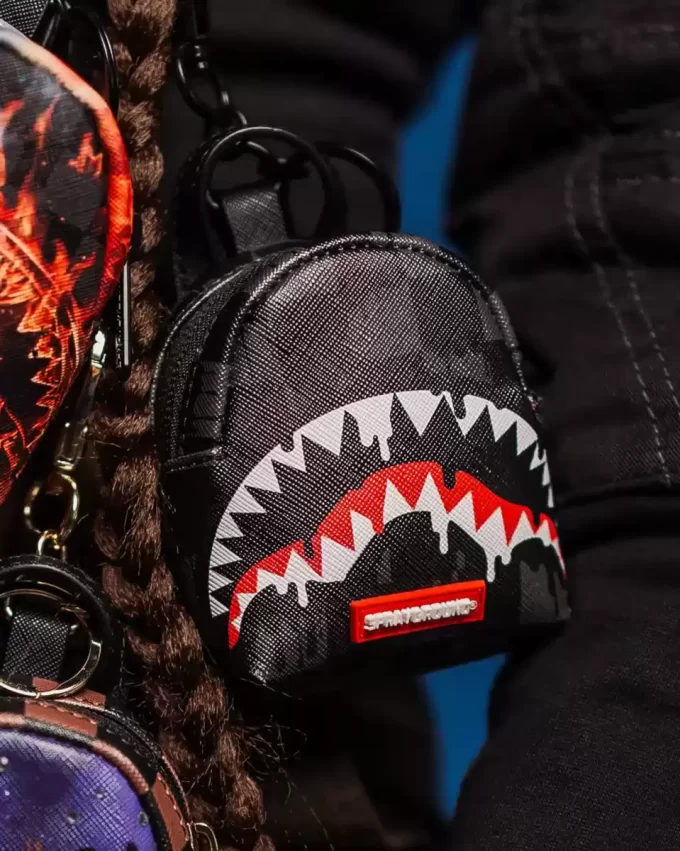 LLAVERO DE MOCHILA THUNDERDRIP DE SHARKS IN PARIS
