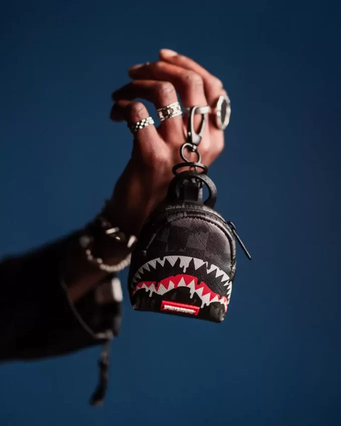 LLAVERO DE MOCHILA THUNDERDRIP DE SHARKS IN PARIS