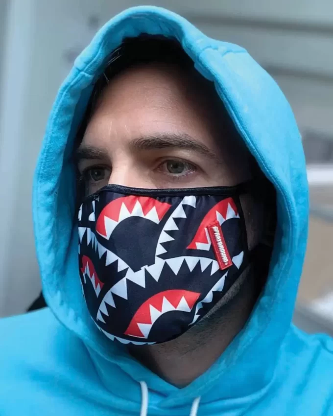 MASCARILLA CON ESTAMPADO DE BOCA DE TIBURÓN (AJUSTE CLÁSICO)
