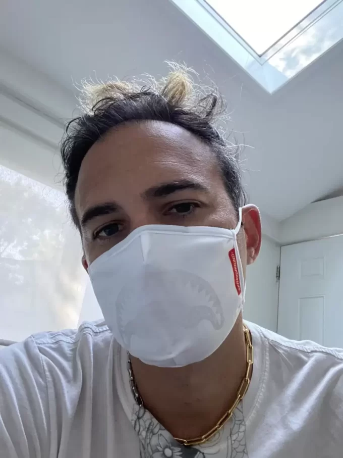 MASCARILLA FACIAL AJUSTADA PARA ADULTOS CON ESTAMPADO DE TIBURÓN BLANCO SOBRE BLANCO MASCARILLA FACIAL AJUSTADA PARA ADULTOS CON ESTAMPADO DE TIBURÓN BLANCO SOBRE BLANCO