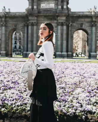MINI BOLSA DE VIAJE CON ESTAMPADO DE DINERO EN COLOR POLVO