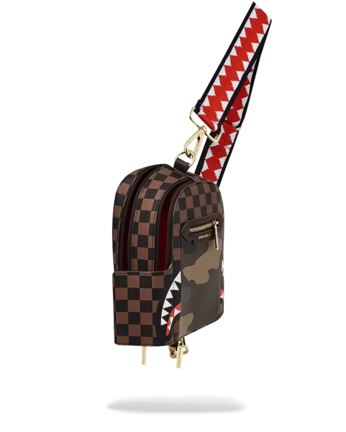 Mochila bandolera Sharks in Paris con bolsillo exterior dorado con cremallera. Mochila bandolera Sharks in Paris con bolsillo exterior dorado con cremallera.