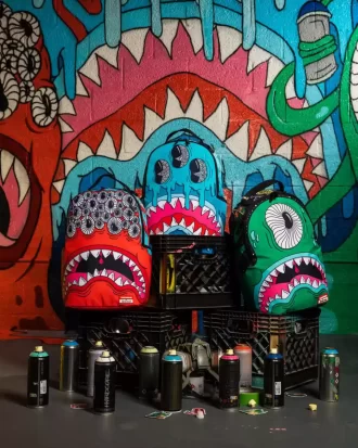JORGE RODRIGUEZ, EL ARTISTA, COLABORACIÓN CON BOB SHARK, MOCHILA