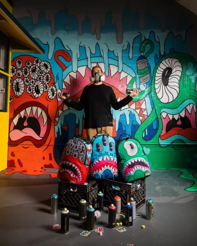 JORGE RODRIGUEZ, EL ARTISTA, COLABORACIÓN CON BOB SHARK, MOCHILA