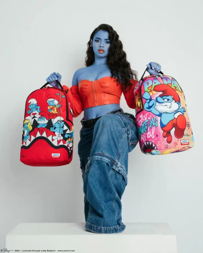 Mochila saltarina de los Pitufos con forma de tiburón Mochila saltarina de los Pitufos con forma de tiburón