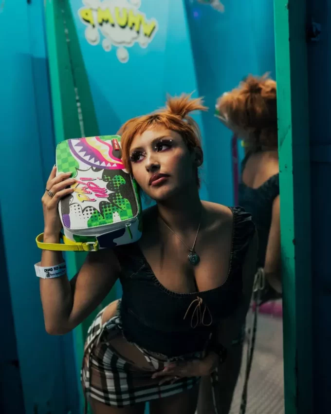 NECESER DE ASEO DE ENSUEÑO EN TECHNICOLOR NECESER DE ASEO DE ENSUEÑO EN TECHNICOLOR