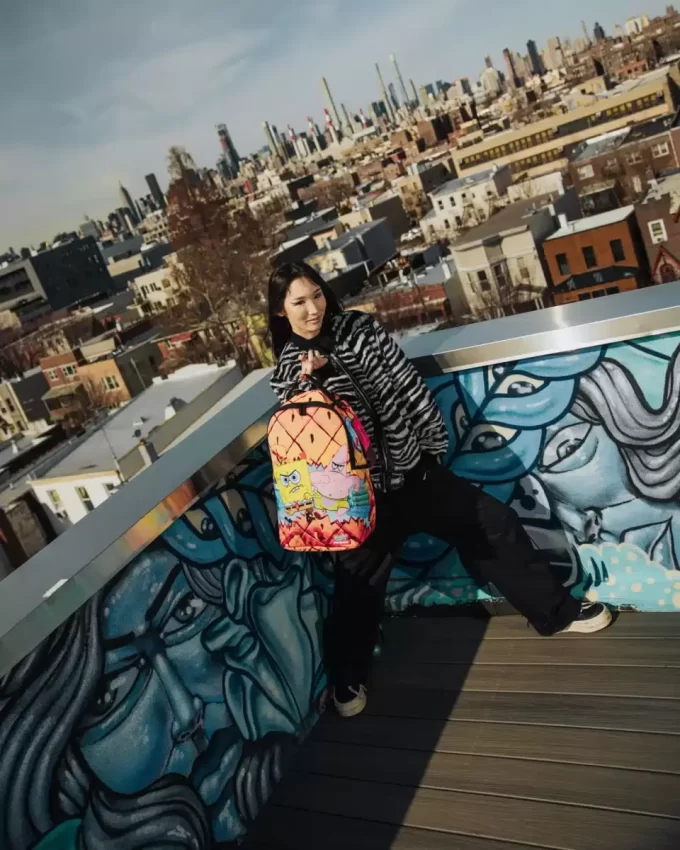 ¡NO TOQUES LA MOCHILA DLXSR DE BOB ESPONJA! ¡NO TOQUES LA MOCHILA DLXSR DE BOB ESPONJA!