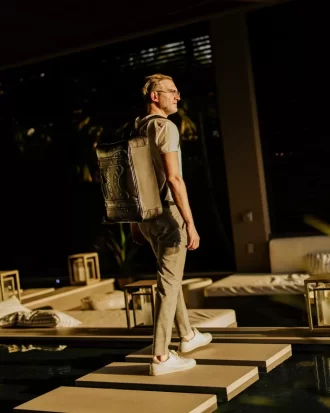 REALITY CHECK: ESTE MALETA DE MANO VINTAGE SE CONVIERTE EN MOCHILA