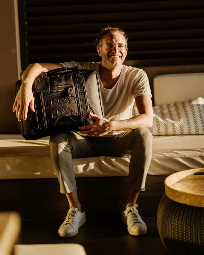 REALITY CHECK: ESTE MALETA DE MANO VINTAGE SE CONVIERTE EN MOCHILA REALITY CHECK: ESTE MALETA DE MANO VINTAGE SE CONVIERTE EN MOCHILA