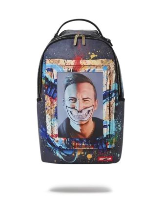 RETRATO DE TIBURÓN GRIN DE DBD, UNA PIEZA EXCLUSIVA DE RON ENGLISH – EDICIÓN SÚPER LIMITADA