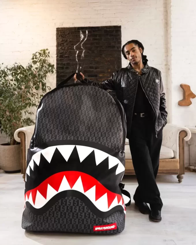 SPRAYGATTI REVV LA MOCHILA MÁS GRANDE DEL MUNDO