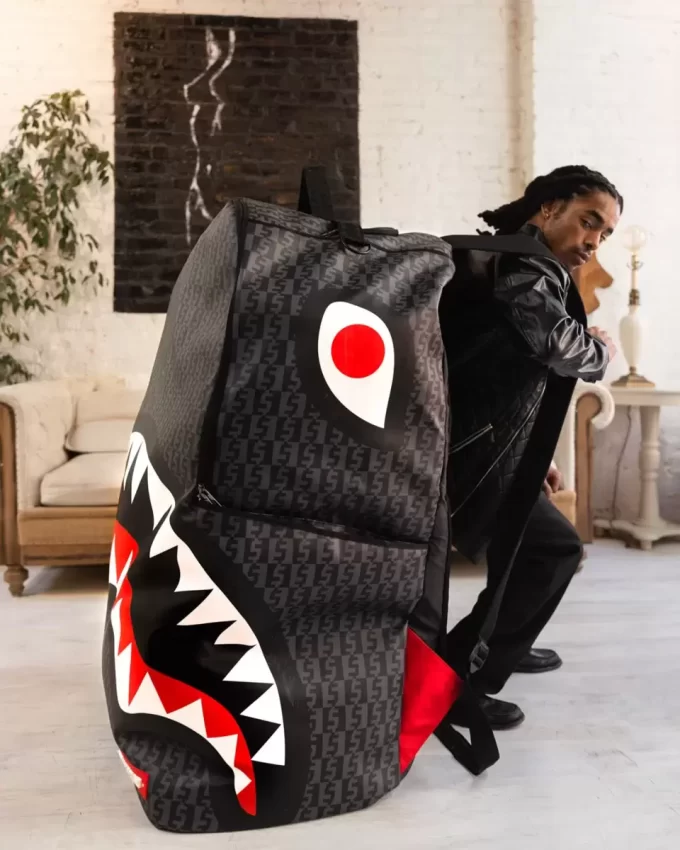 SPRAYGATTI REVV LA MOCHILA MÁS GRANDE DEL MUNDO