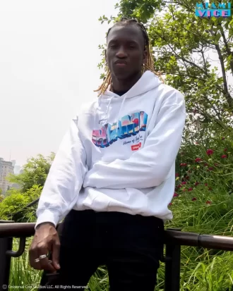 SUDADERA CON CAPUCHA DE MIAMI VICE (BLANCA)