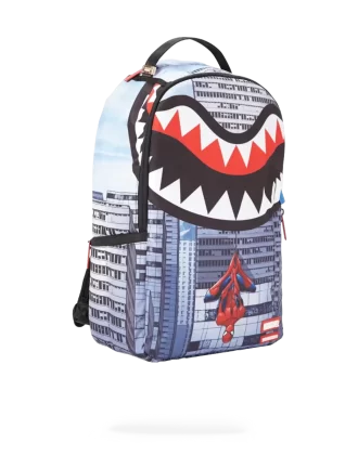 TIBURÓN AL REVÉS DE SPIDERMAN